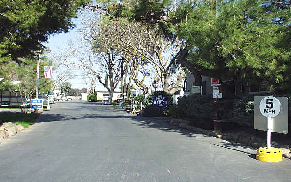 Arena Mobile Park in Chowchilla, CA - Foto de edificio