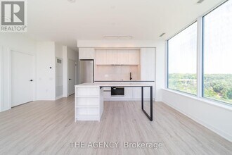 2495 Eglinton Ave W in Mississauga, ON - Building Photo - Building Photo