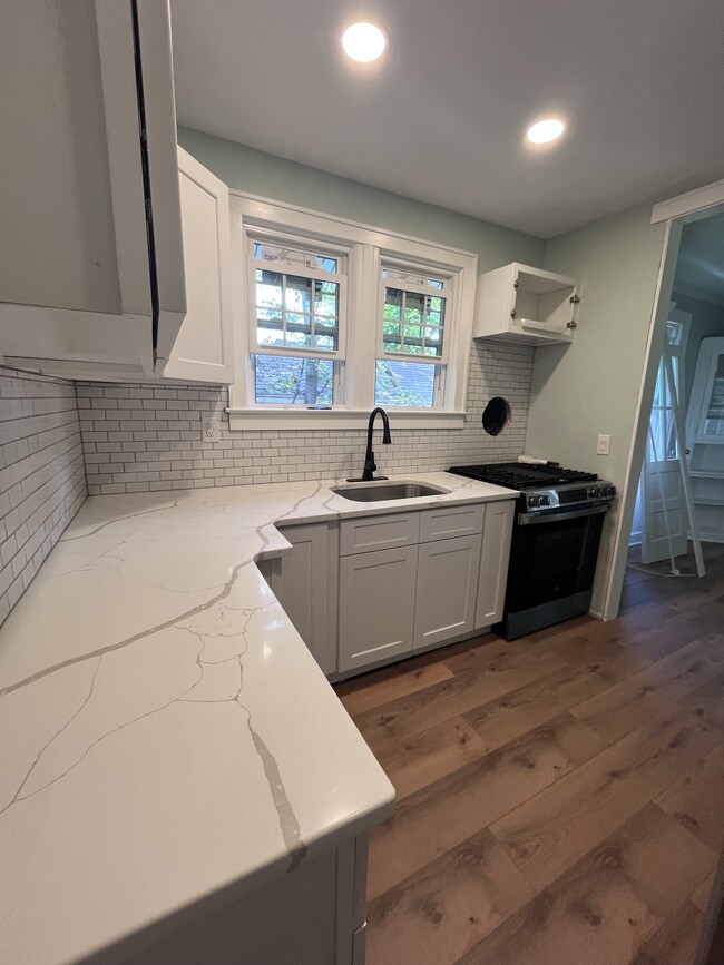 24 Arnold Ave in Babylon, NY - Building Photo - Building Photo