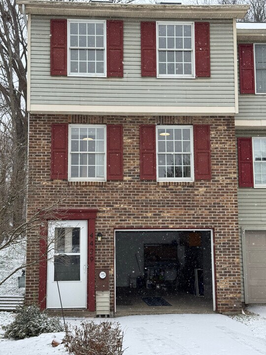 4429 Heritage Dr in Liverpool, NY - Building Photo