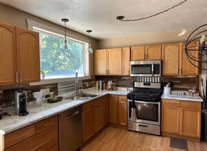 324 W Milwaukee St in Tomah, WI - Foto de edificio - Building Photo