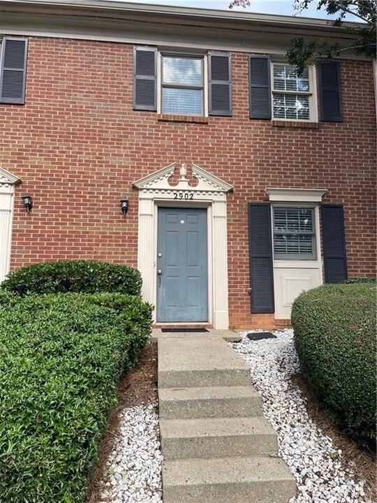 2902 Webb Bridge Rd in Alpharetta, GA - Building Photo