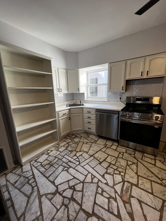 726 S 10th St, Unit 3F in Philadelphia, PA - Building Photo - Building Photo