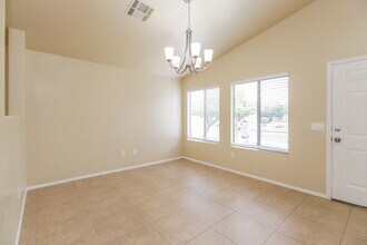 6760 N 77th Ave in Glendale, AZ - Building Photo - Building Photo