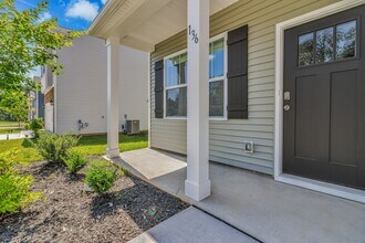 136 Ashelyn Pk Dr in Fletcher, NC - Building Photo - Building Photo