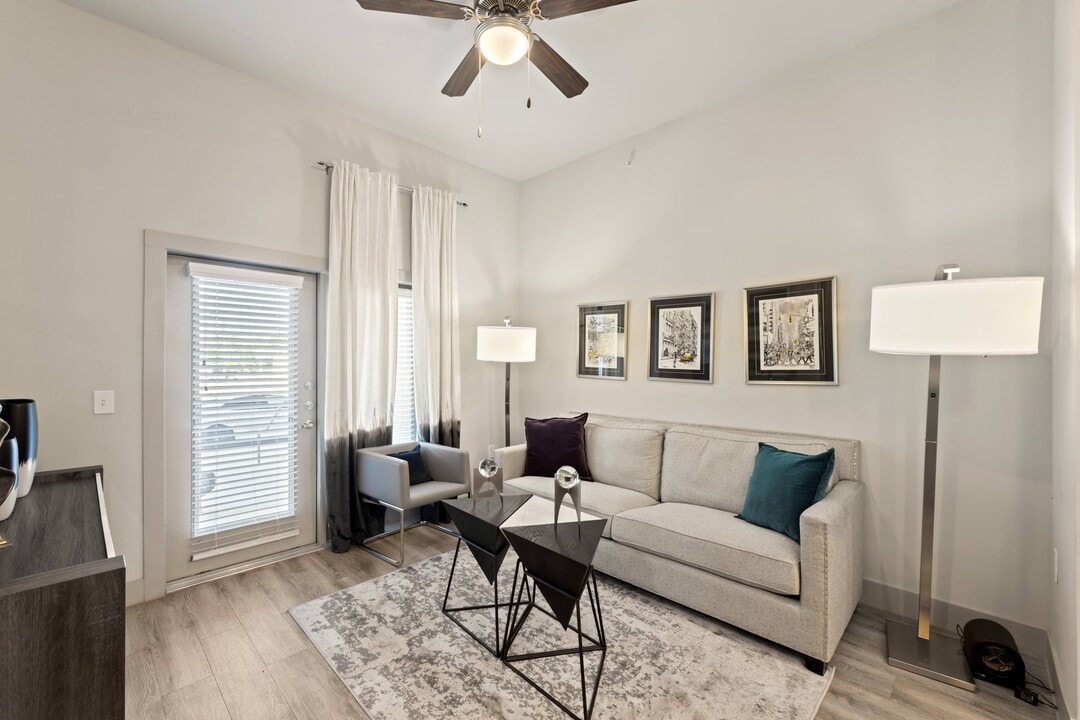 Rocklyn at Samuels Ave in Fort Worth, TX - Foto de edificio