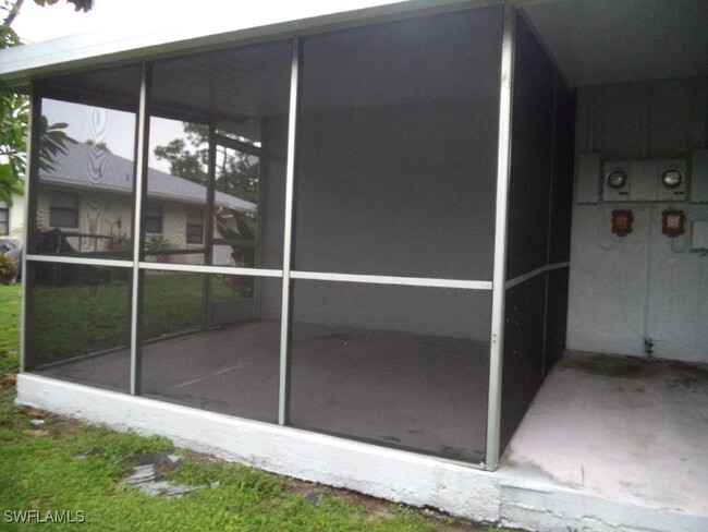 306 Hubbard Ave in North Fort Myers, FL - Foto de edificio - Building Photo