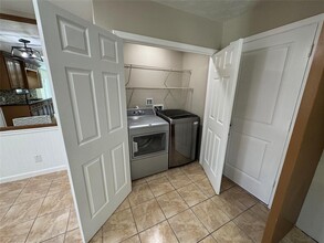 9606 Tiltree St in Houston, TX - Foto de edificio - Building Photo