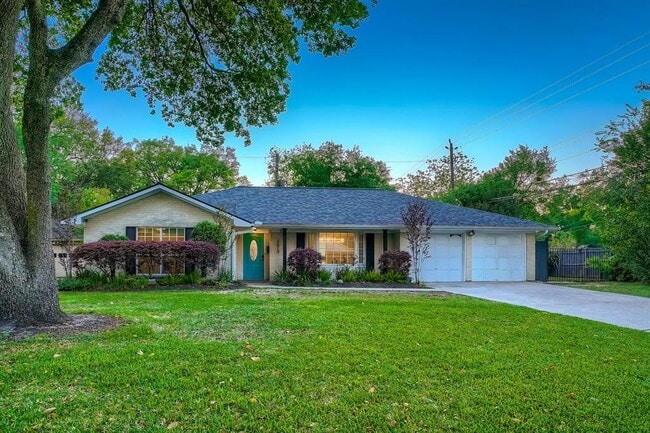 property at 5019 Oak Forest Dr
