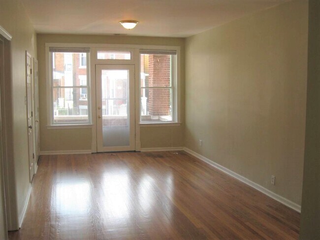 3638 W Diversey Ave in Chicago, IL - Building Photo - Building Photo