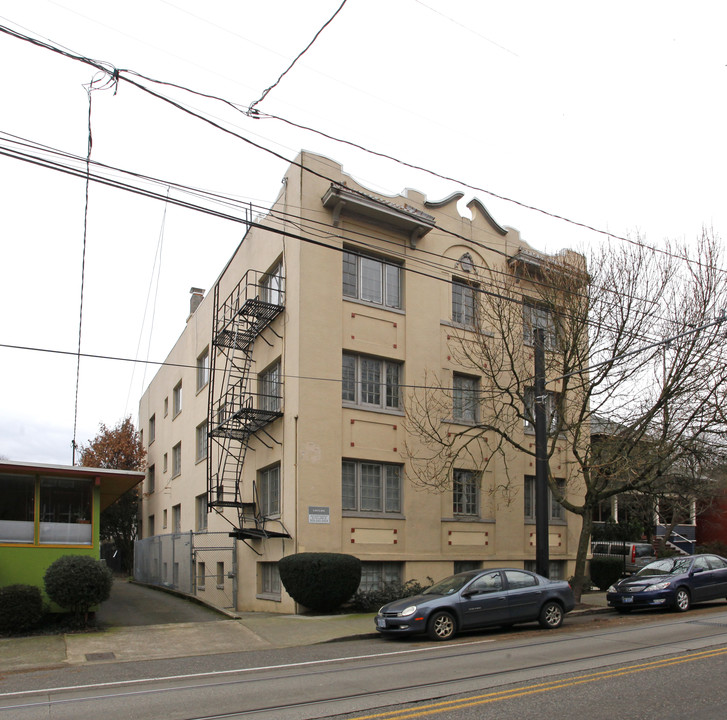 2060 NW Lovejoy St in Portland, OR - Foto de edificio