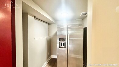 100 Coastline Dr in Brampton, ON - Building Photo - Building Photo