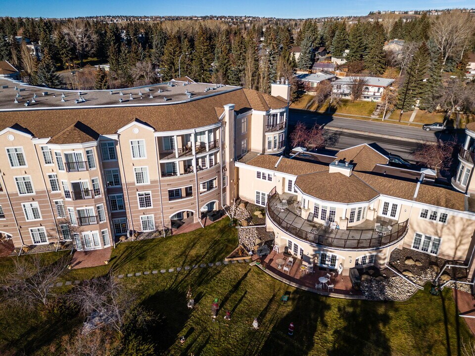 5201-5201 Dalhousie Dr NW in Calgary, AB - Building Photo
