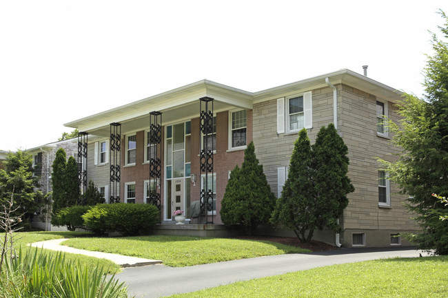 1934 Gardiner Ln in Louisville, KY - Foto de edificio - Building Photo