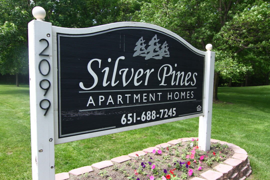 Silver Pines in Eagan, MN - Building Photo