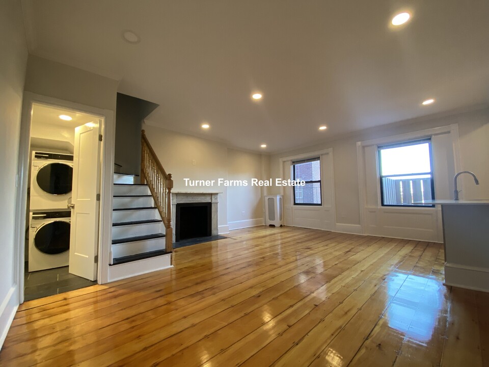 2A Joy St, Unit 11 in Boston, MA - Building Photo