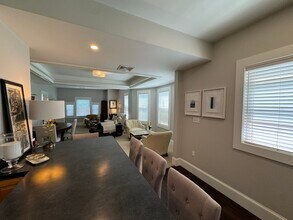 32 Atherton Rd, Unit 2 in Brookline, MA - Building Photo - Building Photo
