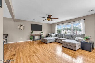 61 Lynn Dr in Toms River, NJ - Building Photo - Building Photo