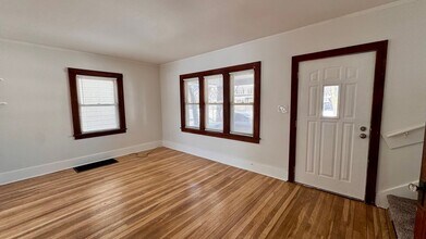 1716 Linden Ave SE in Grand Rapids, MI - Building Photo - Building Photo