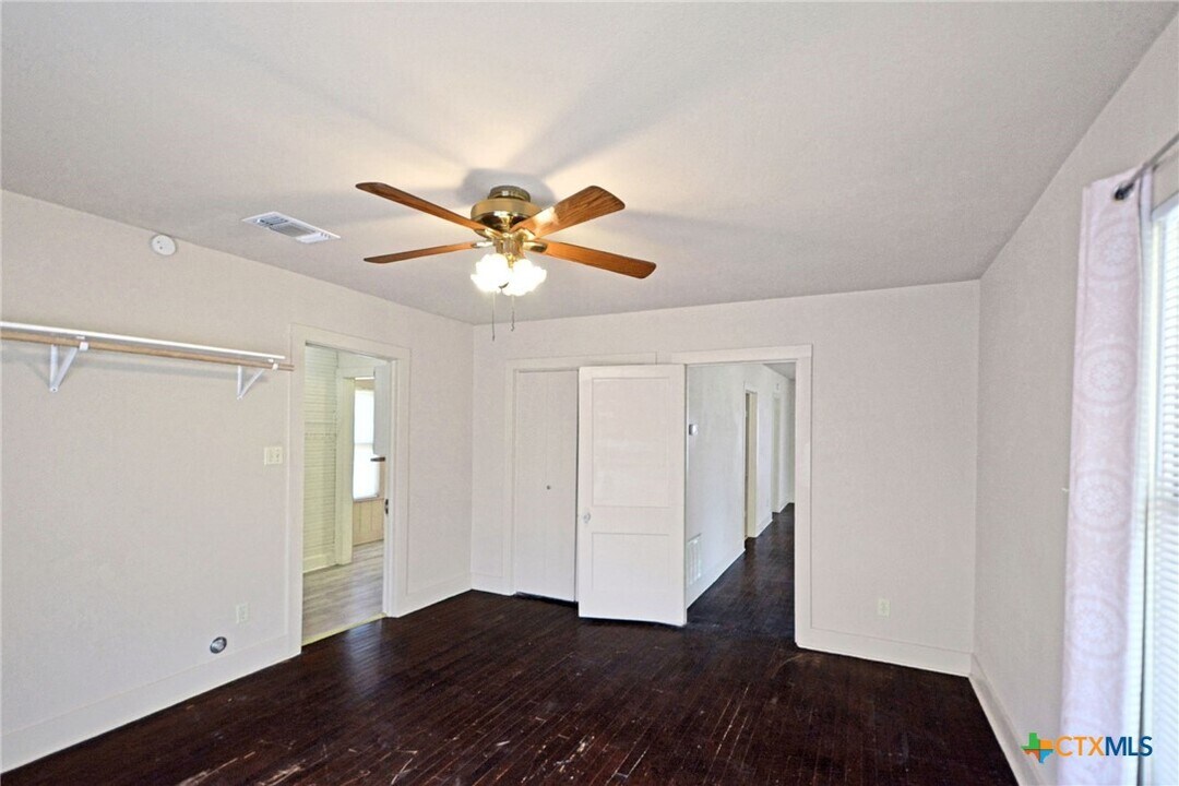 365 E Faust St in New Braunfels, TX - Building Photo