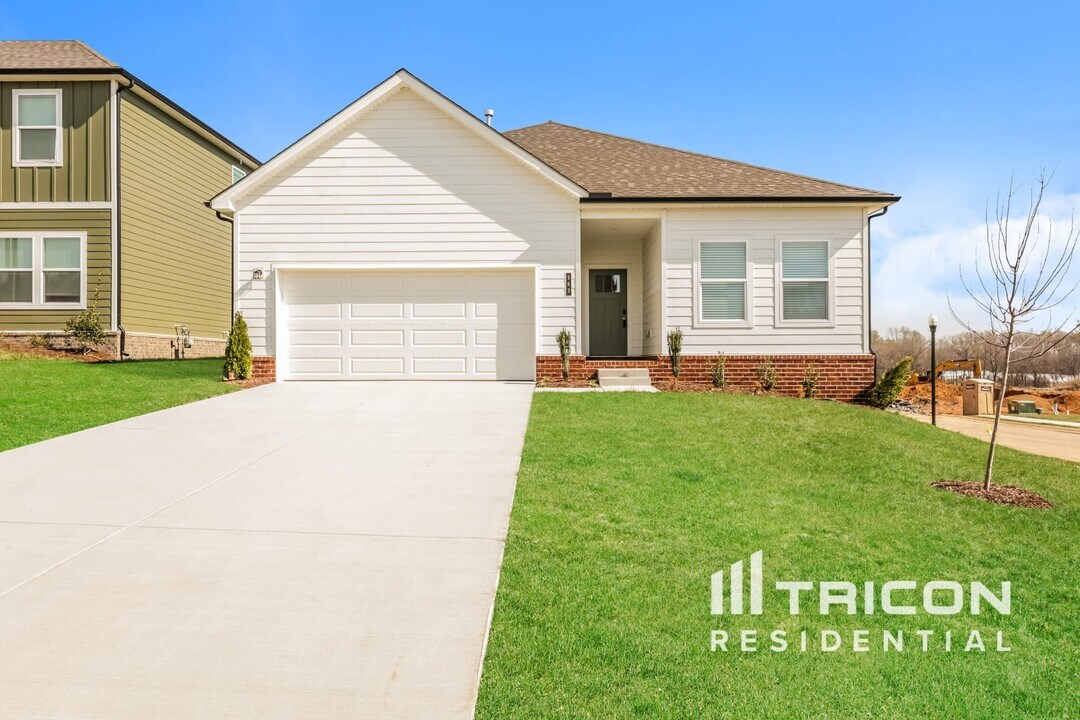 563 Cedar Brk Dr in White House, TN - Building Photo