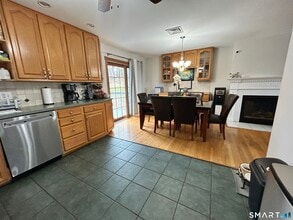 39 Asia Cir in Bridgeport, CT - Building Photo - Building Photo