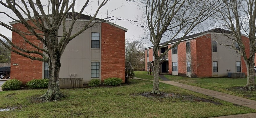 Holly Lane in Bay City, TX - Building Photo