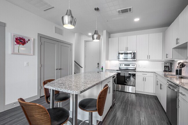 Magnolia at West Lemmon in Dallas, TX - Building Photo - Interior Photo