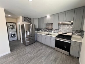 9009 Monogram Ave in North Hills, CA - Building Photo - Building Photo