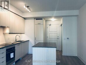 36 Elm Dr W in Mississauga, ON - Building Photo - Building Photo