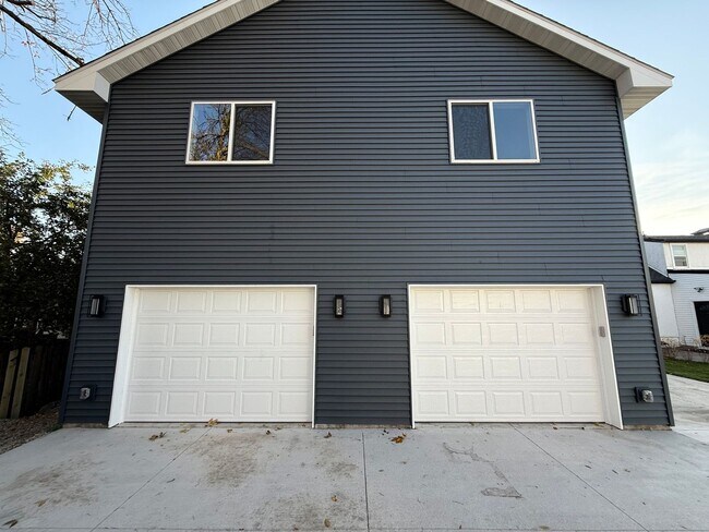 132 20th Ave S-Unit -Unit 136 in Hopkins, MN - Building Photo - Building Photo