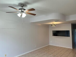 16658 Hemingway Dr in Weston, FL - Building Photo - Building Photo