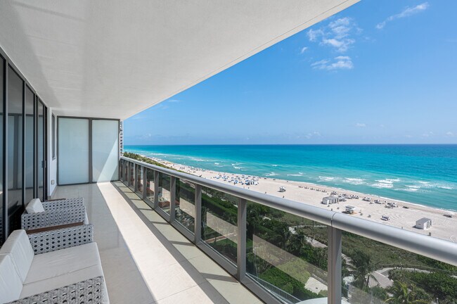 5875 Collins Ave, Unit 1202 in Miami, FL - Building Photo - Building Photo