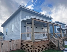 2351 W Market St, Unit 106 Landry Circle in Rockport, TX - Building Photo