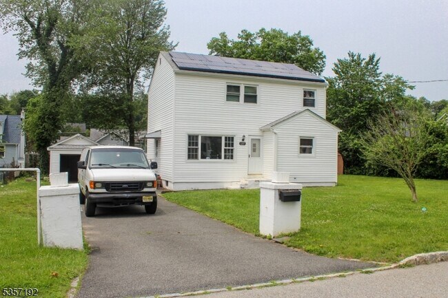 137 Centerton Dr in Parsippany Troy Hills, NJ - Building Photo - Building Photo