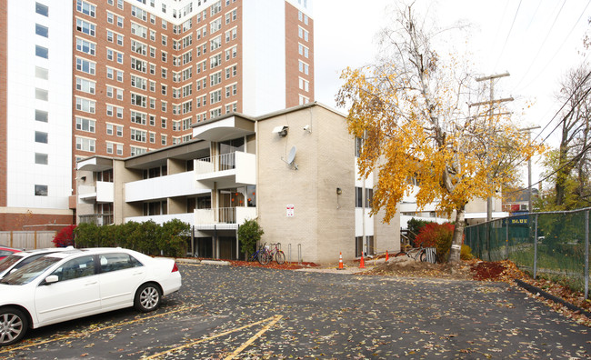 Park Plaza in Ann Arbor, MI - Building Photo - Building Photo