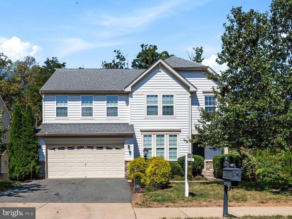 65 Wagoneers Ln in Stafford, VA - Foto de edificio