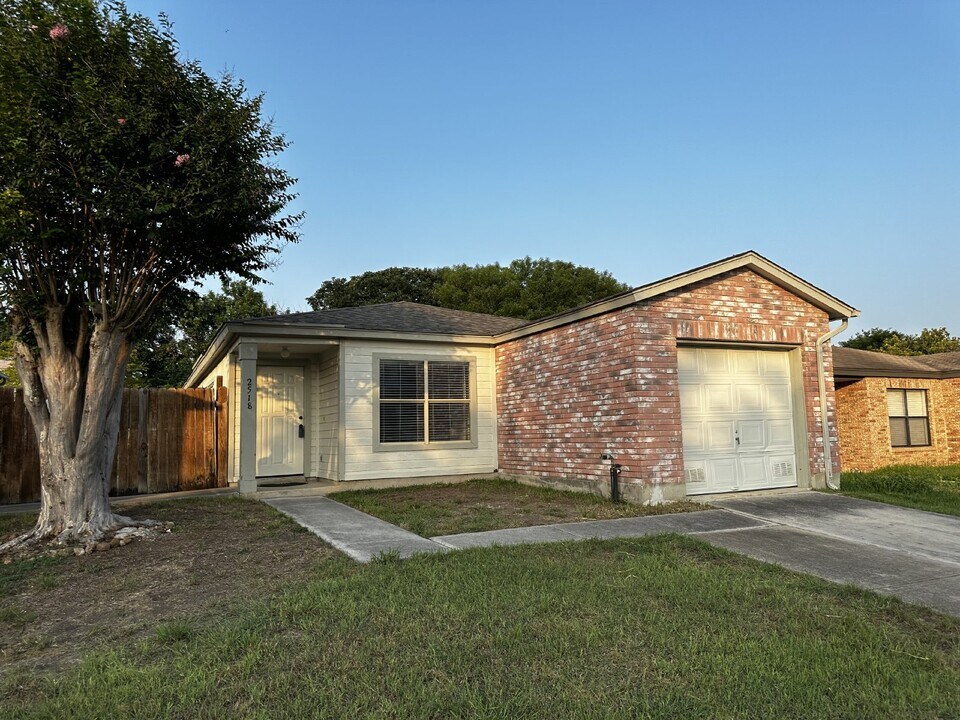 2518 Westgard Pass in San Antonio, TX - Foto de edificio