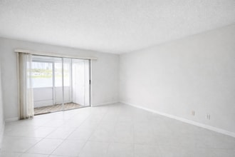 222 Somerset L, Unit L in West Palm Beach, FL - Building Photo - Building Photo