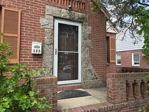 123 Nugent St in New Hyde Park, NY - Building Photo - Building Photo