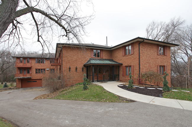 4401 Valley View Rd in Edina, MN - Foto de edificio - Building Photo