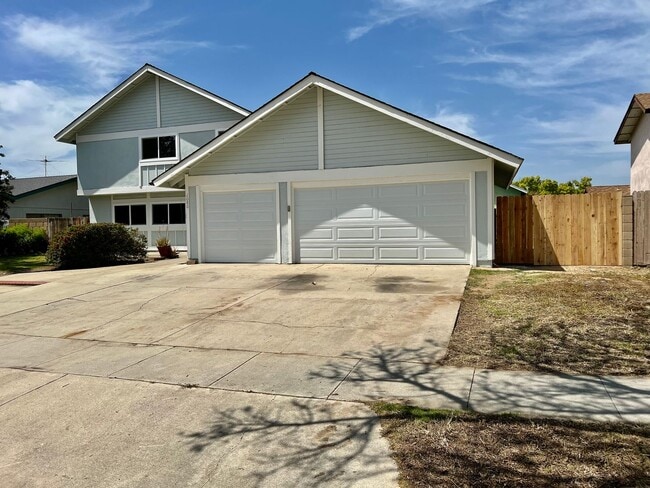 1080 Elmhurst Dr in Corona, CA - Building Photo - Building Photo