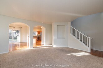 3001 NE Quiet Canyon Dr in Bend, OR - Building Photo - Building Photo