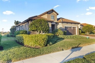 26683 Raphis Royale Blvd in Englewood, FL - Building Photo - Building Photo