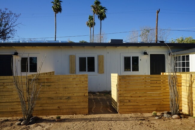 property at 2346 W Orangewood Ave