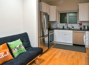 2011 S West View St, Unit D2013 in Los Angeles, CA - Foto de edificio - Building Photo