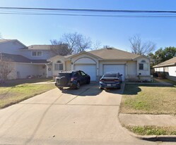 1217 Armadillo Rd in Austin, TX - Building Photo