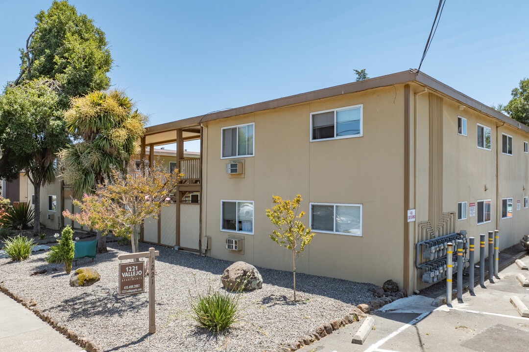 1221 Vallejo Avenue Apartments in Novato, CA - Foto de edificio