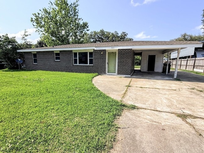 801 Sundale Dr in Lake Charles, LA - Building Photo - Building Photo
