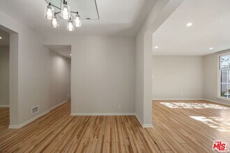 450 Smithwood Dr in Beverly Hills, CA - Building Photo - Building Photo